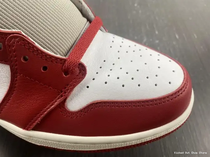 Kick Theory (W) OG High Newstalgia DJ4891-061 Jordan 1 Chenille 0501